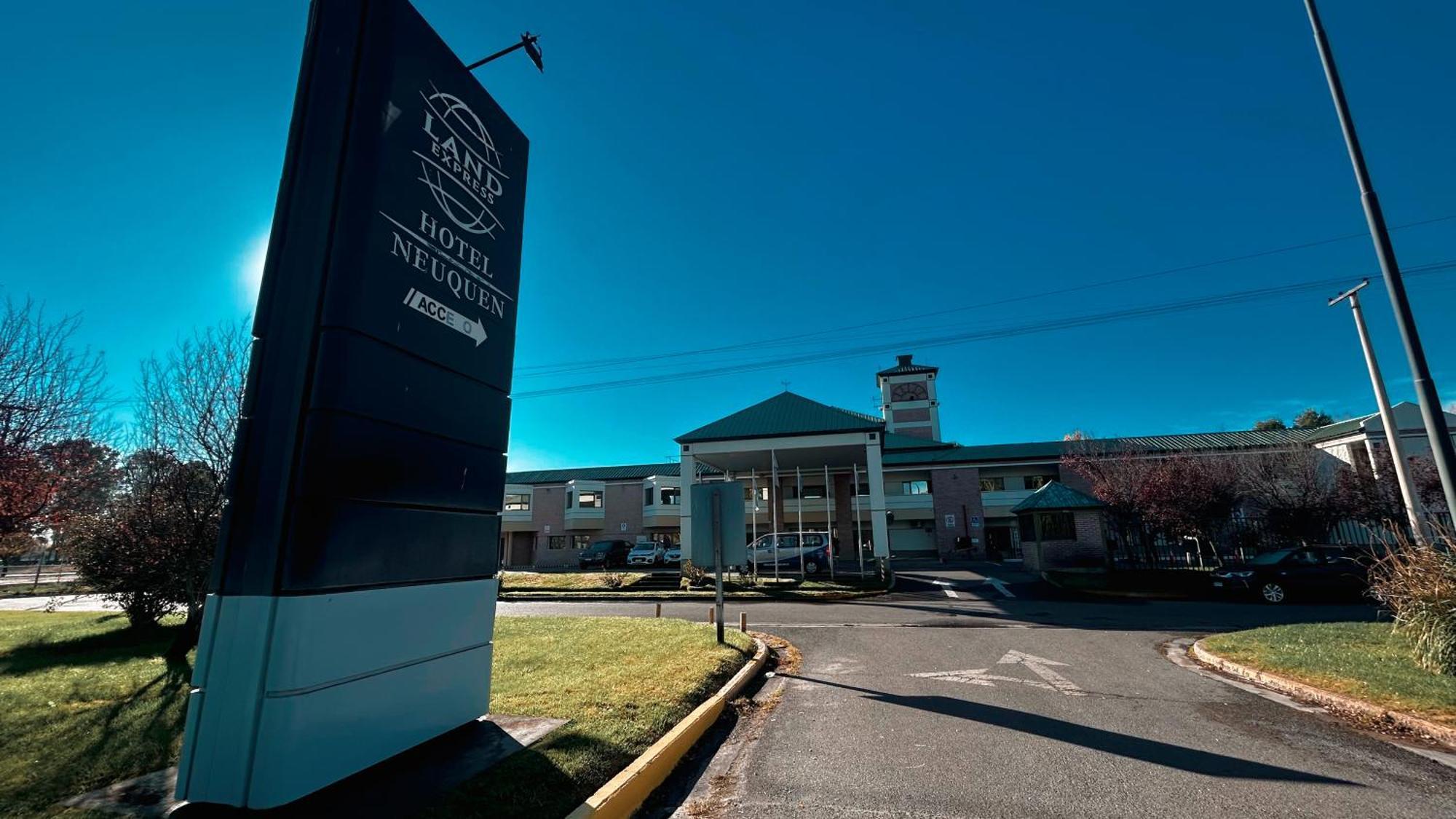 Land Express Neuquen Hotel Eksteriør billede